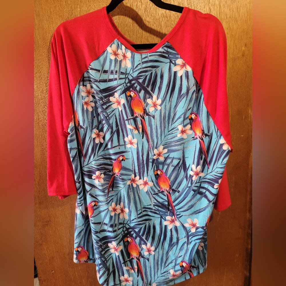 Lularoe 2xl Randy Tee- Parrot print